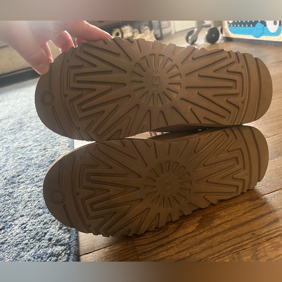 Ugg lace up boots - Picture 3 of 5